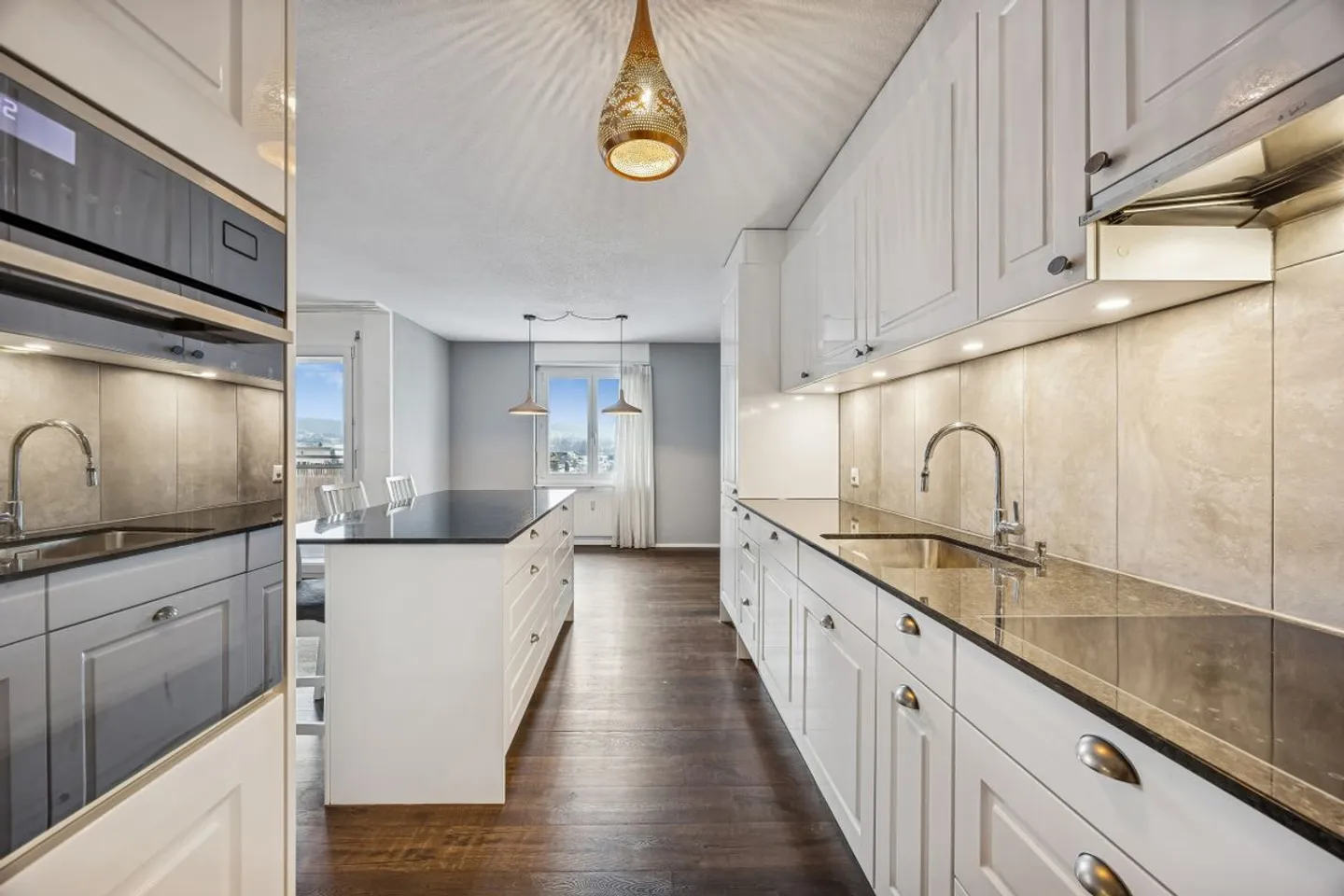 Appartement de 5,5 pièces rénové moderne - Photo 2 sur 13