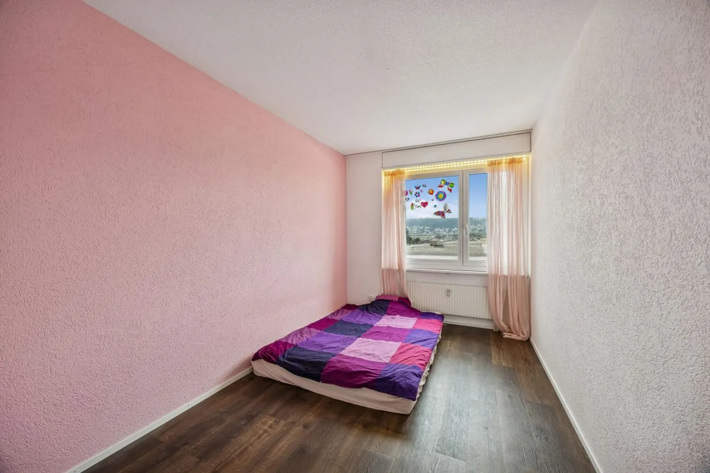 Appartement de 5,5 pièces rénové moderne - Photo 8 sur 13