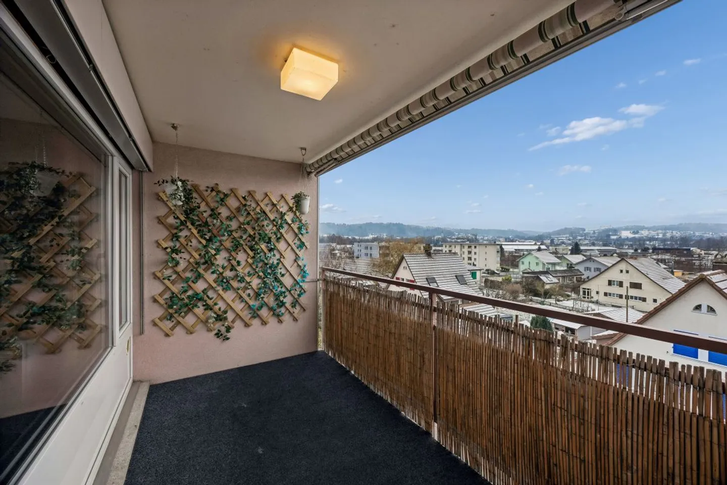 Appartement de 5,5 pièces rénové moderne - Photo 12 sur 13