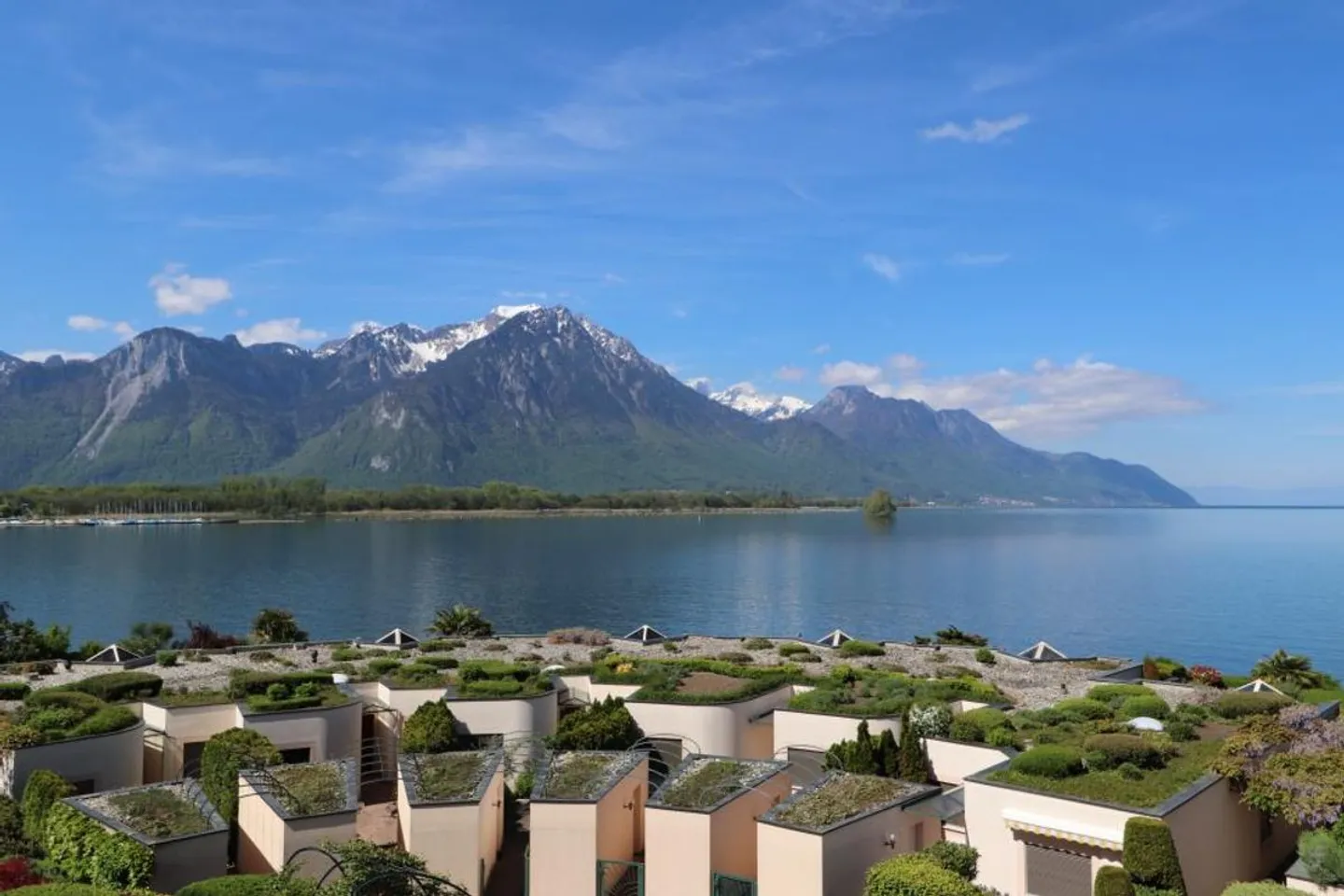 ON THE EDGE OF THE LAKE WITH PANORAMIC VIEW - Photo 5 of 5