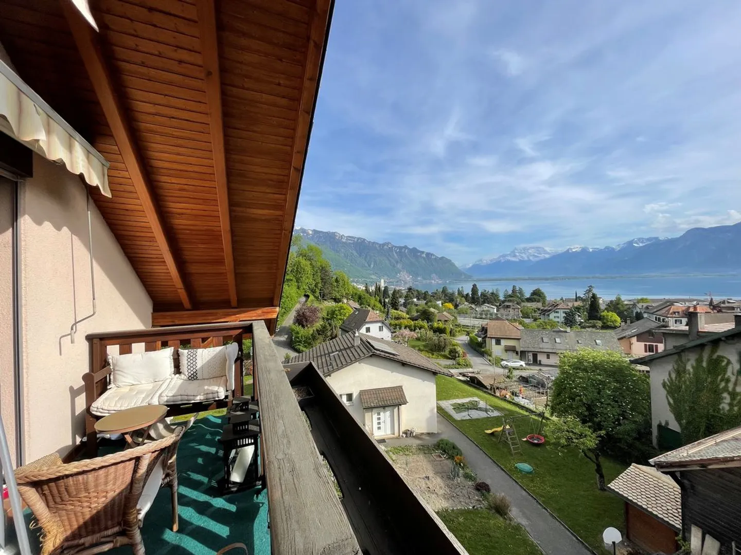 Incantevole appartamento di 3,5 locali in affitto con vista panoramica mozzafiato sul lago e sulle Alpi - Foto 2 di 12
