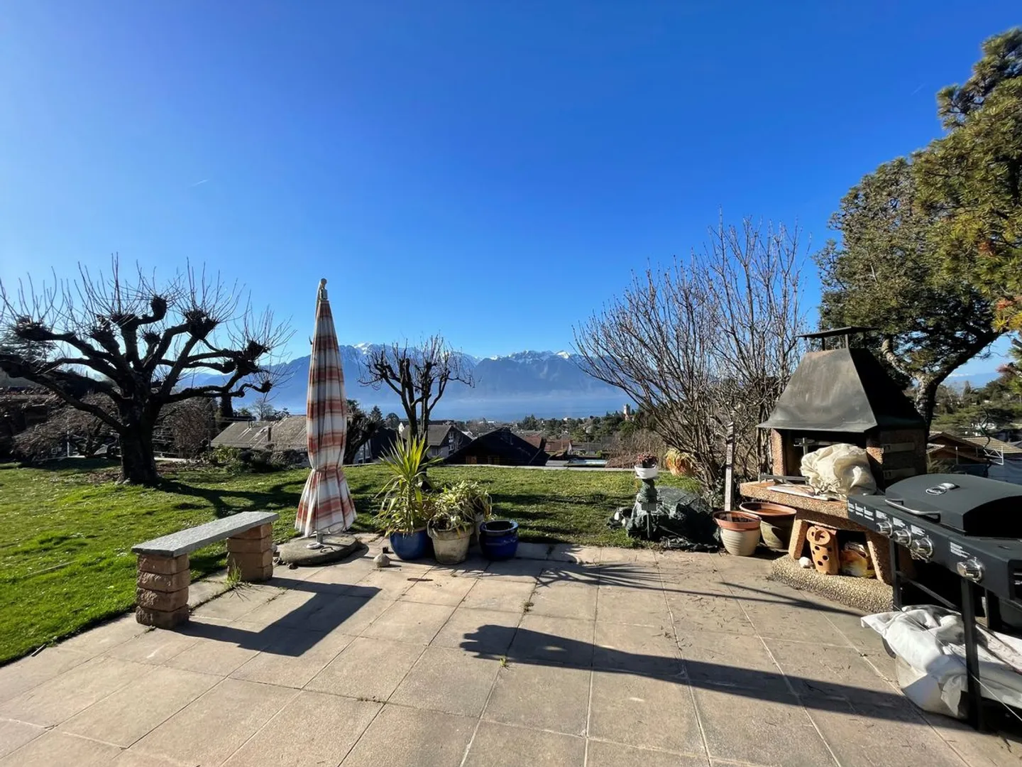 Jolie maison individuelle avec vue sur le lac - Photo 2 sur 13