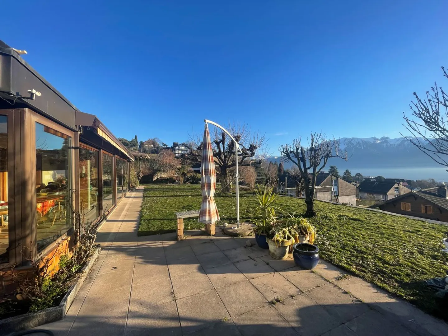 Jolie maison individuelle avec vue sur le lac - Photo 1 sur 13