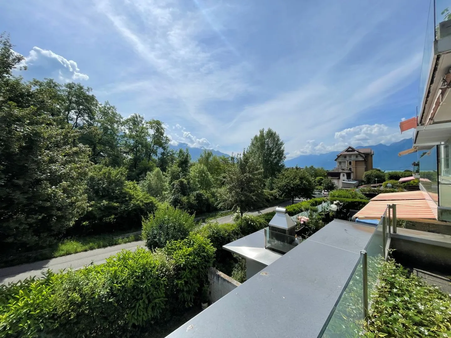 JOLI APPARTEMENT DE 4,5 PIECES RENOVE AVEC UNE TERRASSE ET UN JARDIN - Foto 5 von 13