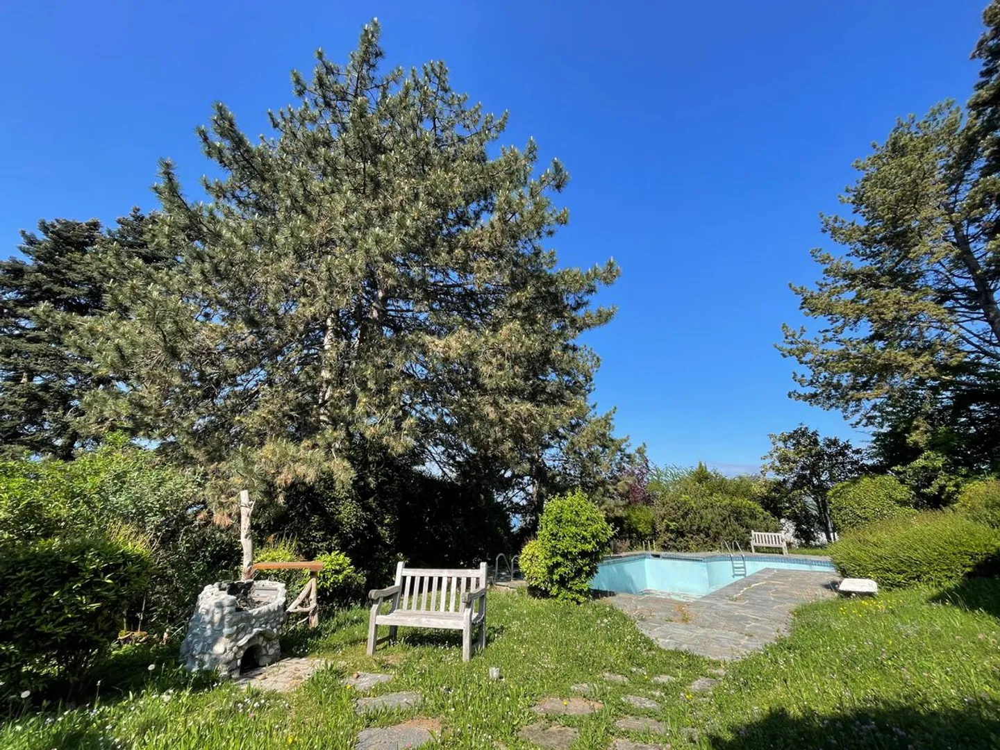 BEAUTIFUL PROPERTY OF 12 ROOMS WITH A POOL AND A GRAND PANORAMIC VIEW - Photo 12 of 13