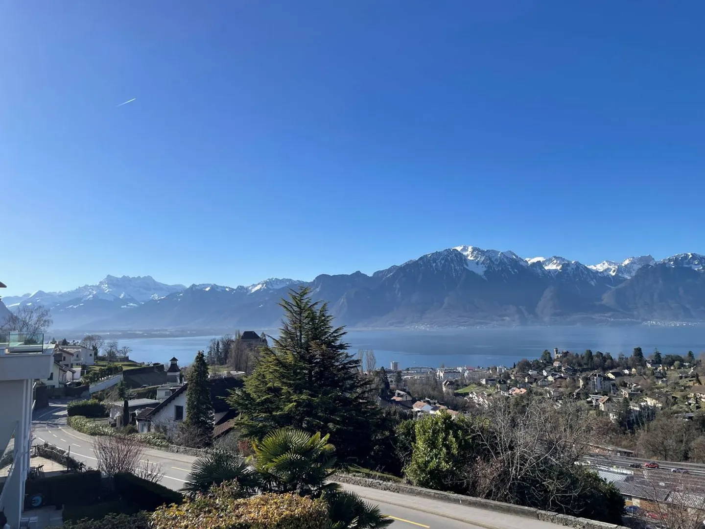 GERÄUMIGE 5,5-ZIMMER-WOHNUNG MIT UNVERBAUBAREM PANORAMABLICK - Foto 3 von 13