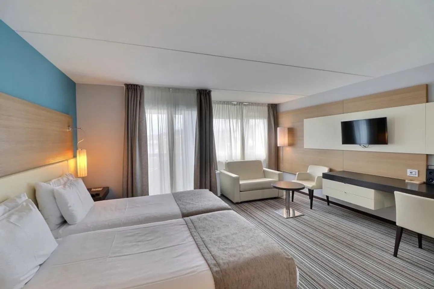 LARGE DOUBLE ROOM IN HOTEL MONA - Photo 5 of 5