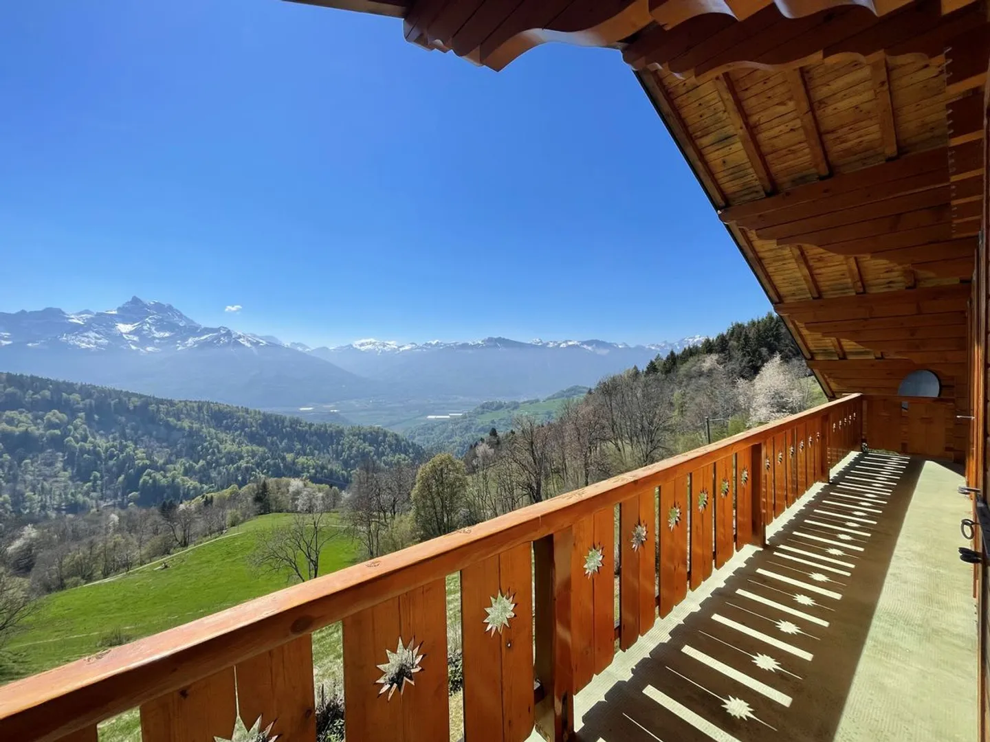 GRAND CHALET OF 9 ROOMS WITH A POOL IN A VERY QUIET NEIGHBORHOOD WITH GRAND PANORAMIC VIEW - Photo 4 of 13