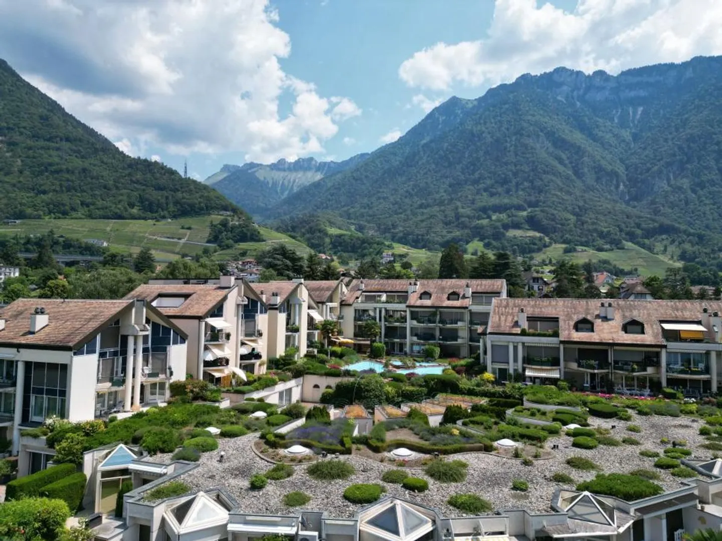 ON THE EDGE OF THE LAKE WITH PANORAMIC VIEW - Photo 4 of 5