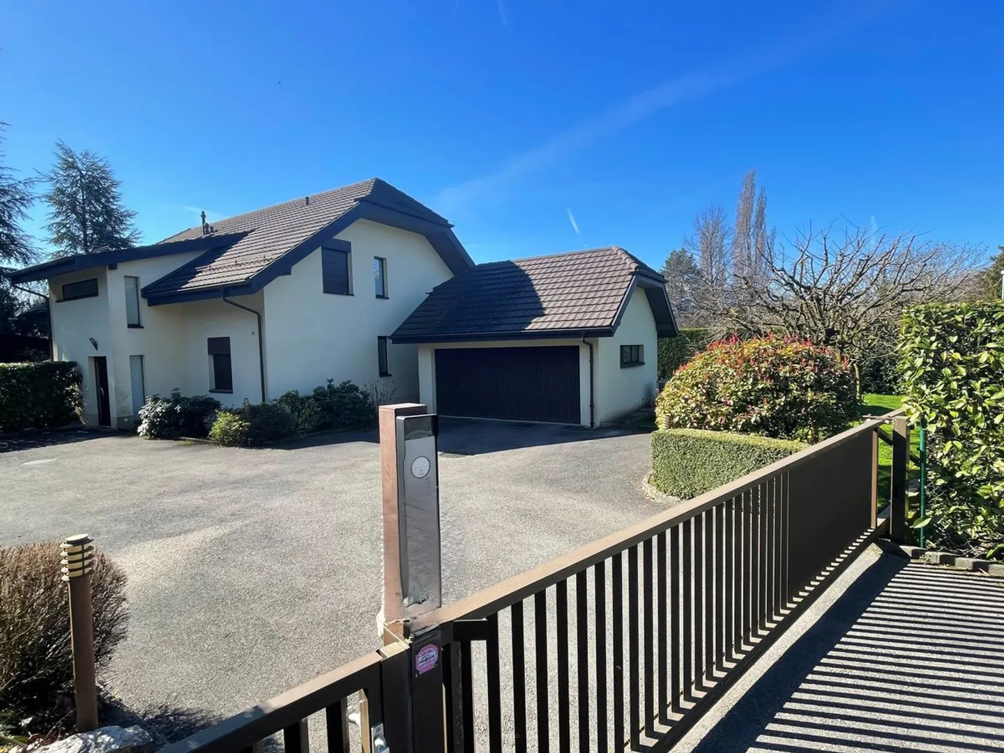 Beautiful Villa with Pool in Quiet Area - Photo 5 of 13