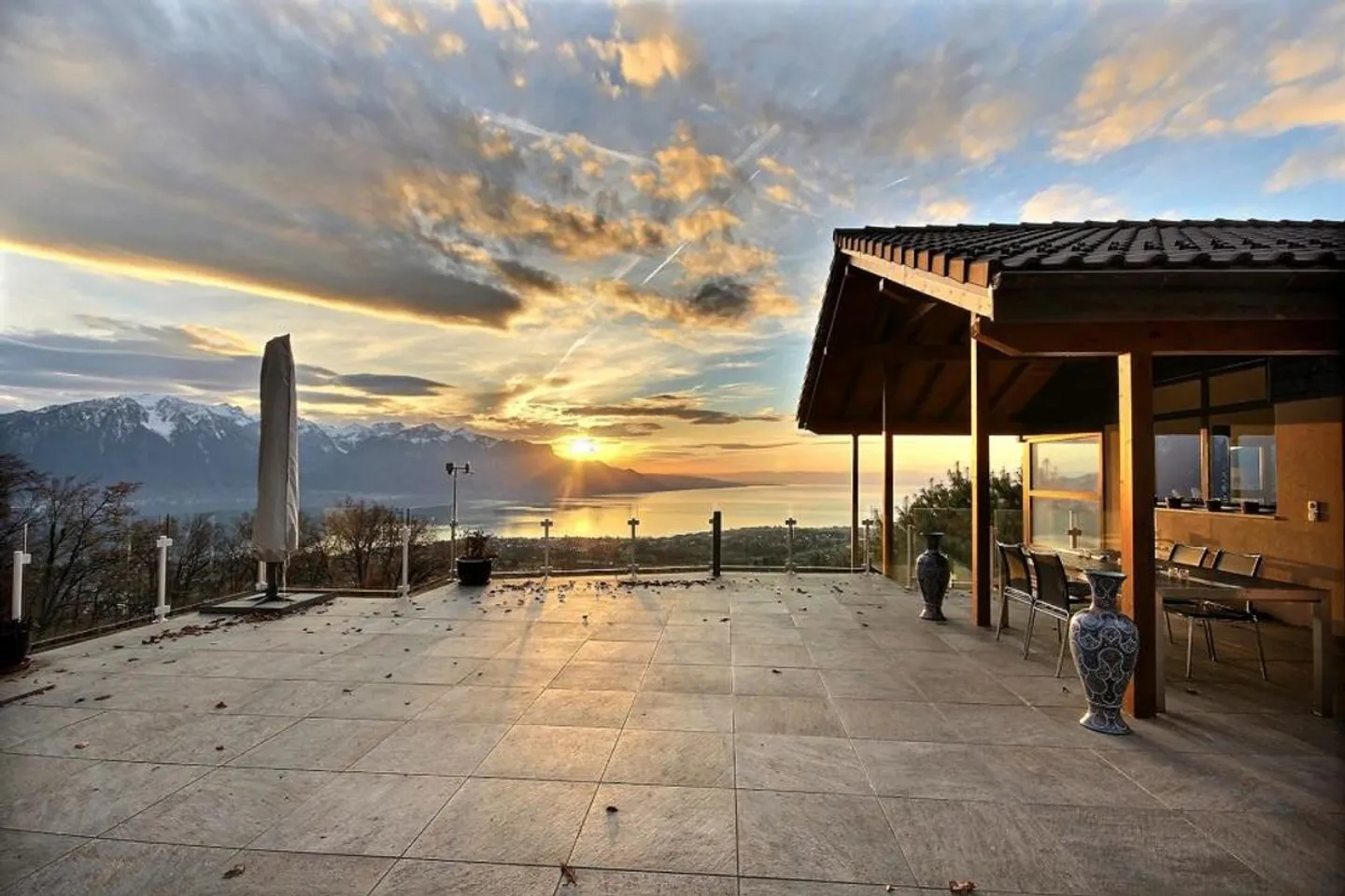 SUPERBE VUE AU CALME DANS QUARTIER RESIDENTIEL - Photo 3 sur 5