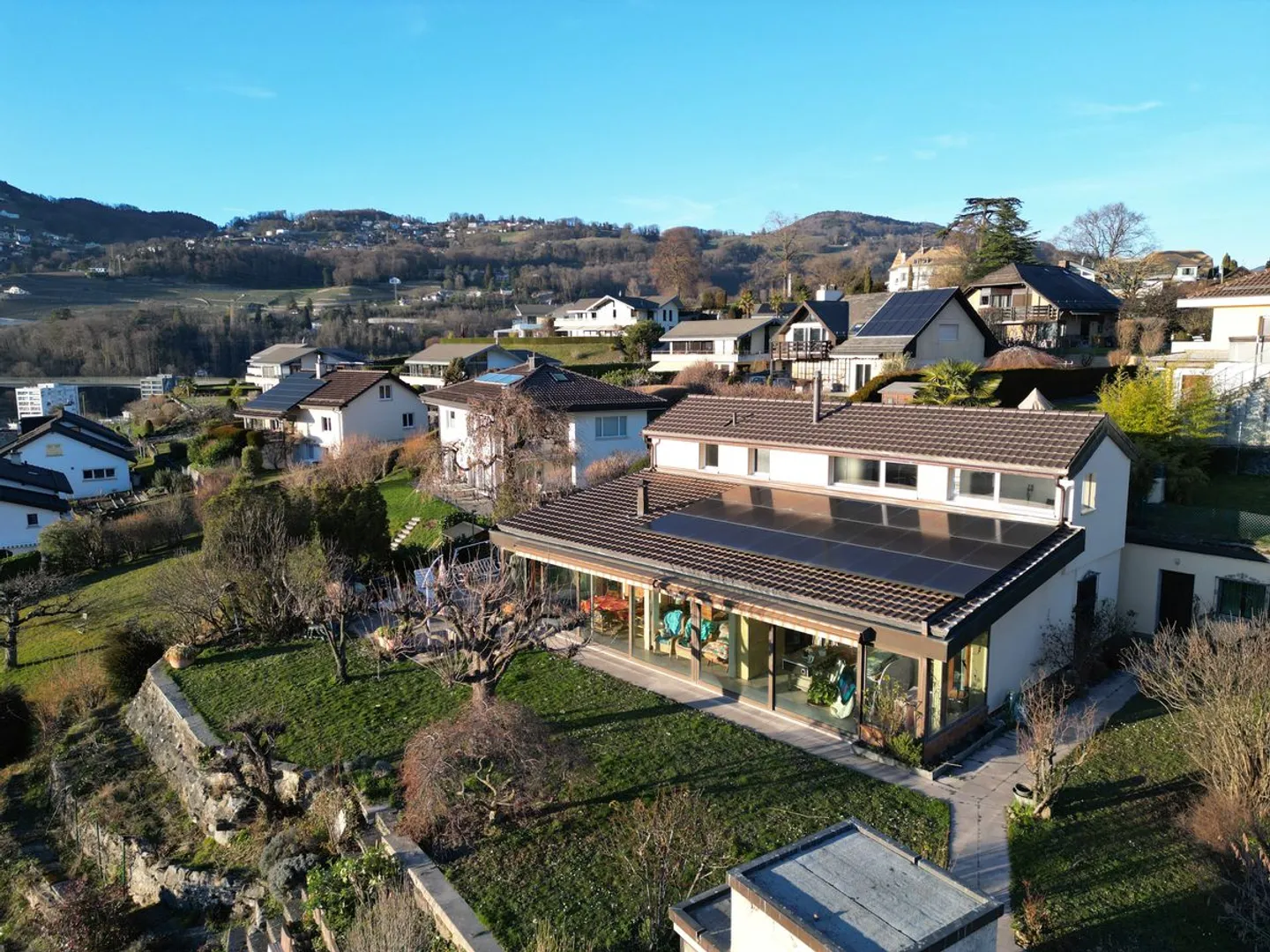Jolie maison individuelle avec vue sur le lac - Photo 4 sur 13