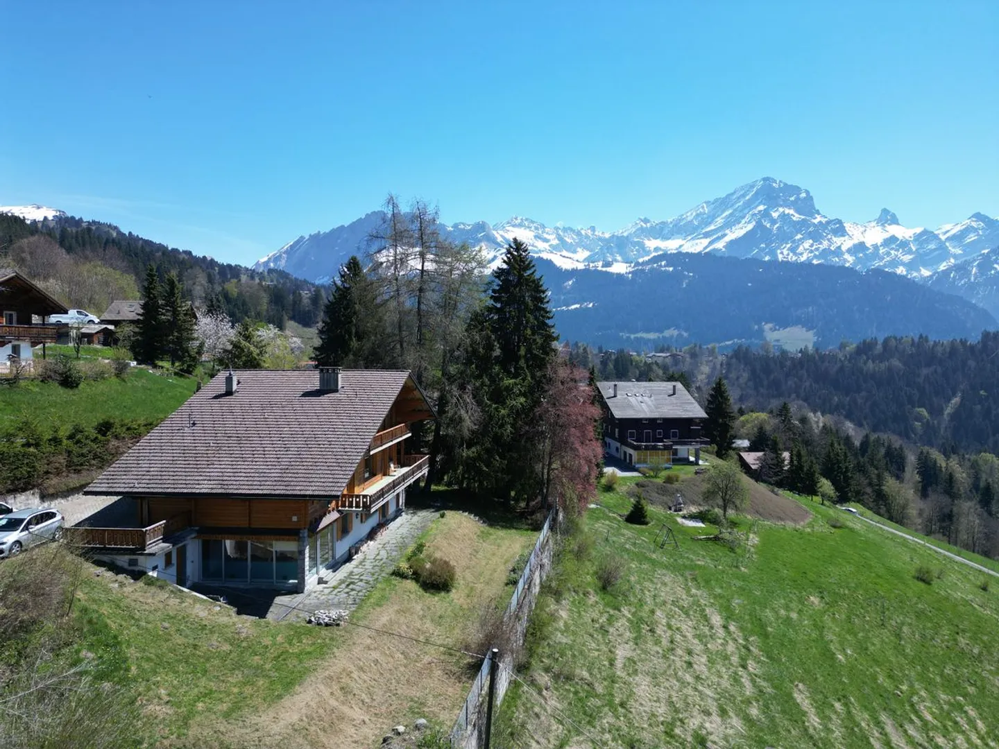 GRAND CHALET OF 9 ROOMS WITH A POOL IN A VERY QUIET NEIGHBORHOOD WITH GRAND PANORAMIC VIEW - Photo 1 of 13