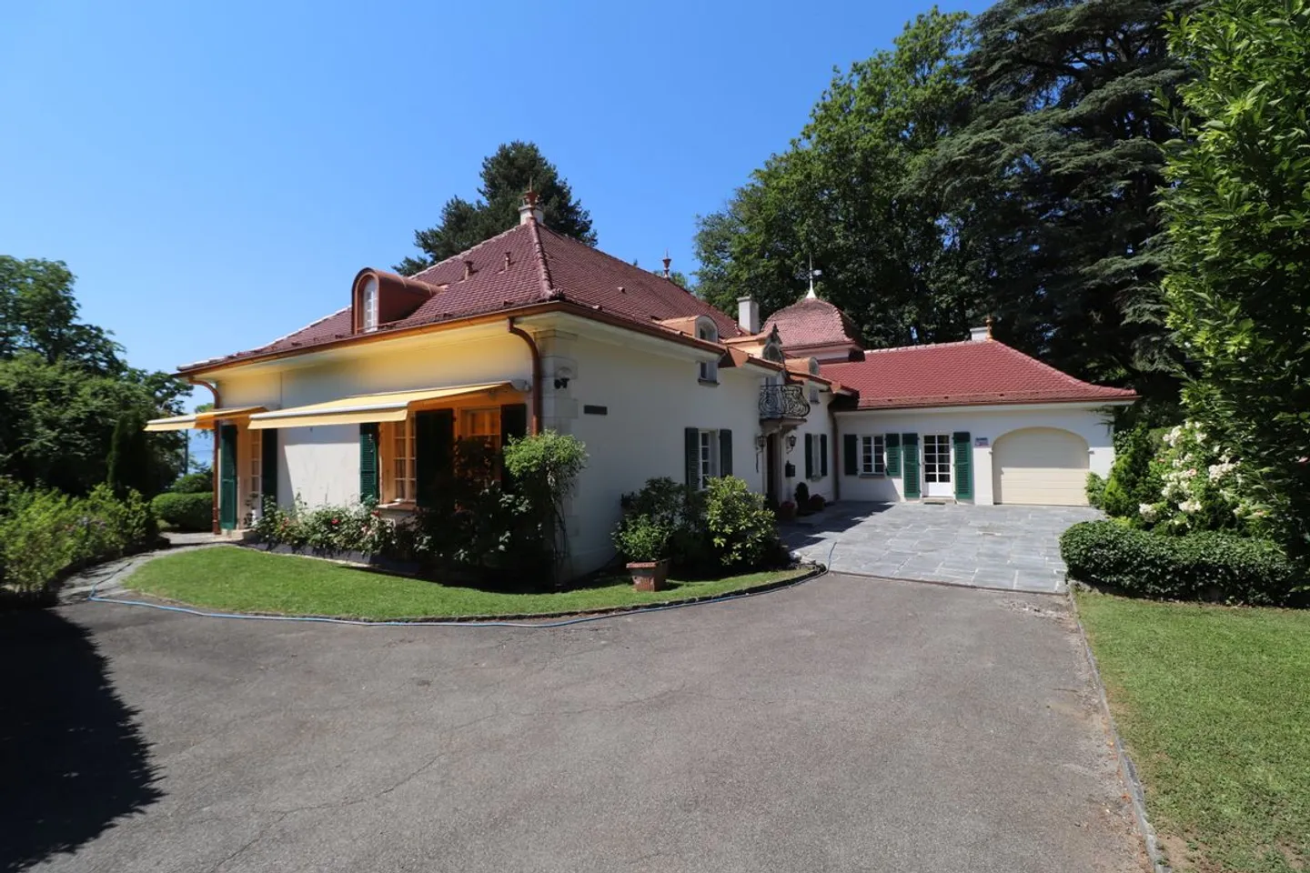 Exceptional Property of 8.5 Rooms South of Lausanne Near the Lake - Photo 11 of 13