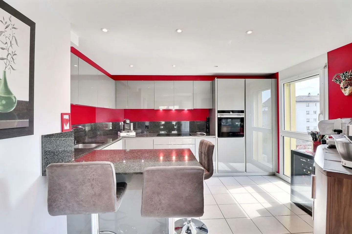 SPACIOUS 5.5-ROOM DUPLEX IN A QUIET NEIGHBORHOOD - Photo 7 of 13