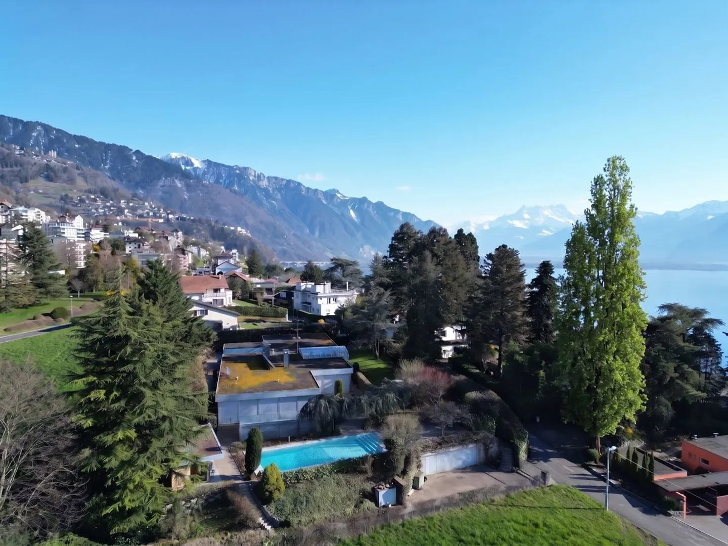 Villa d'Architecte avec Vue sur le Lac - Photo 2 sur 13