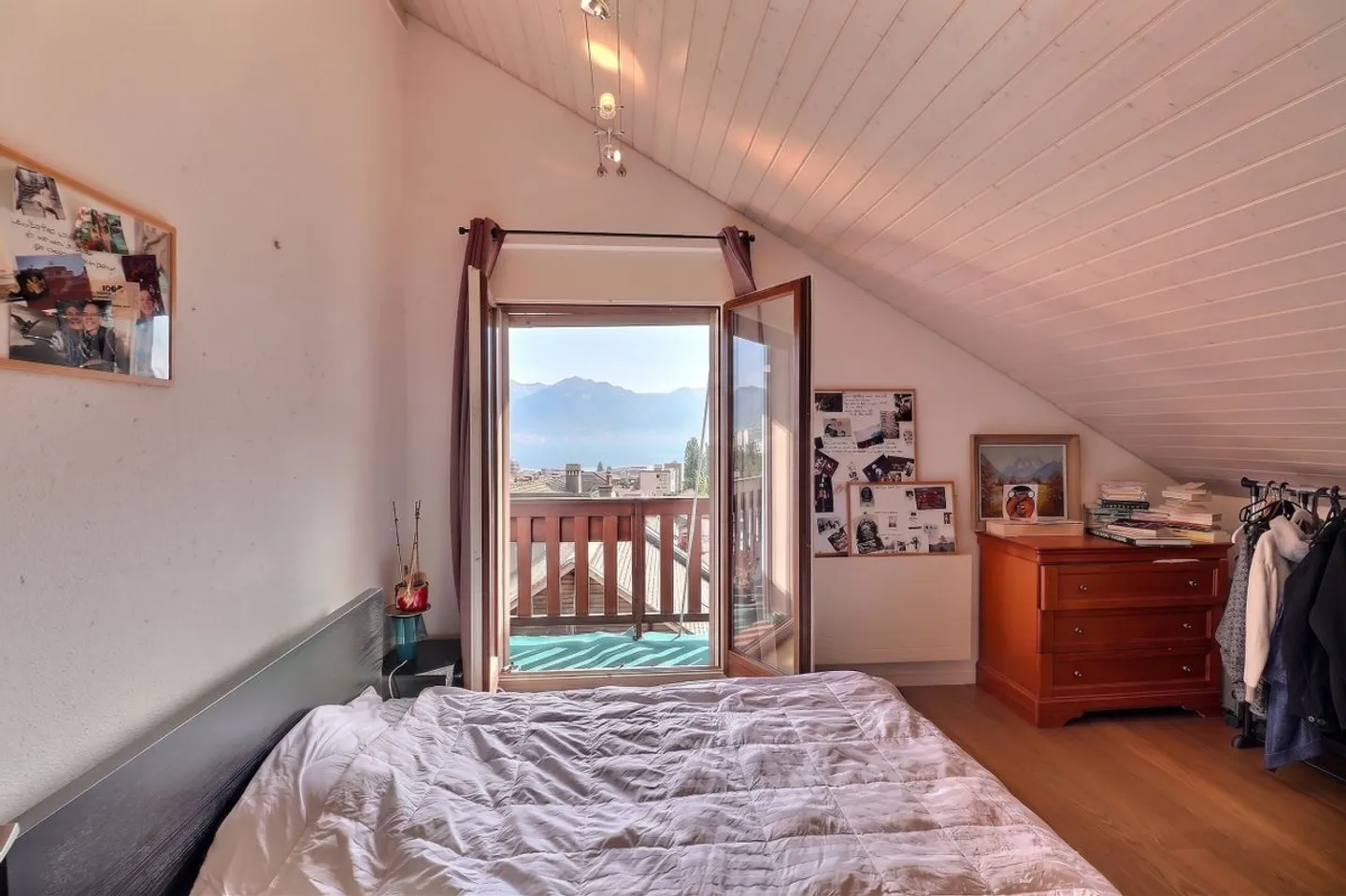 Charming 3.5 Room Apartment for Rent with Stunning Panoramic View of the Lake and the Alps - Photo 8 of 12
