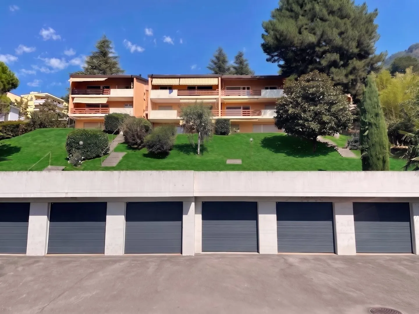 SPACIEUX APPARTEMENT DE 4,5 PIECES ENTIEREMENT RENOVE AVEC TRES BELLE VUE  - Foto 10 di 13