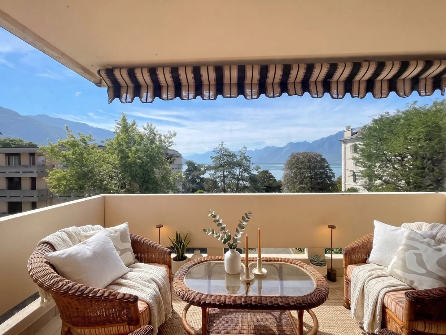 1.5 Room Apartment with Very Good Location and Beautiful View of the Lake and Mountains - Photo 1 of 11
