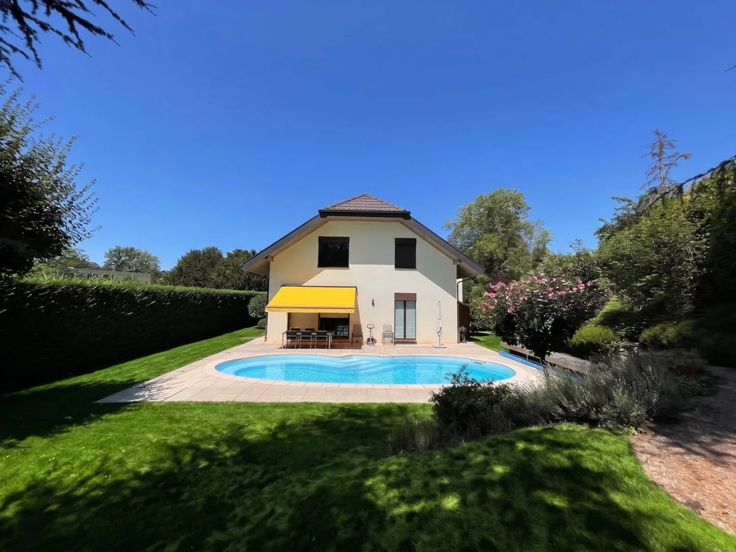 Belle Villa avec Piscine dans Quartier Calme - Photo 3 sur 13