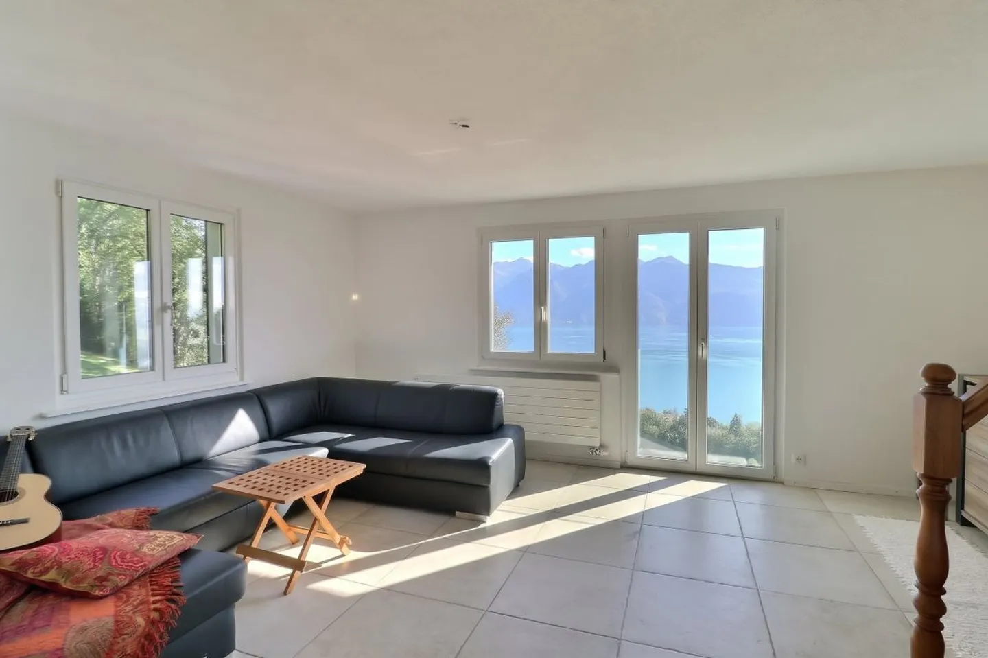 EDIFICIO DI 4 APPARTAMENTI DA RISTRUTTURARE CON VISTA PANORAMICA ECCEZIONALE SUL LAGO DI GINEVRA E LE ALPI - Foto 12 di 13
