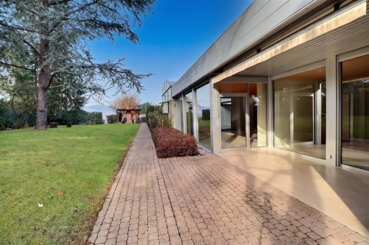 Villa d'Architecte avec Vue sur le Lac - Photo 9 sur 13