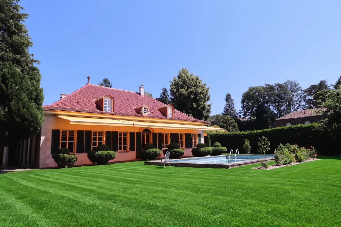 Exceptional Property of 8.5 Rooms South of Lausanne Near the Lake - Photo 1 of 13