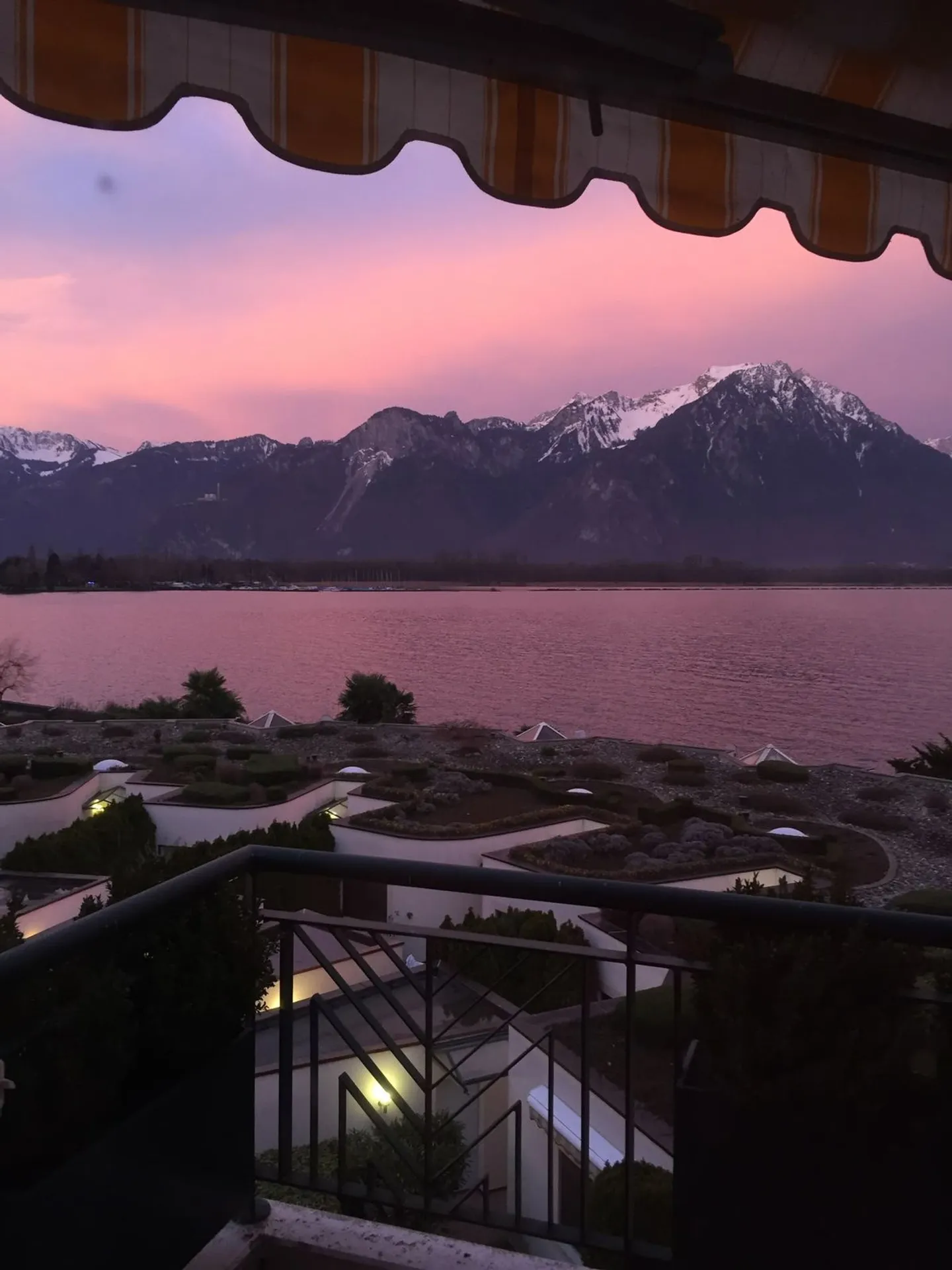 JOLI APPARTEMENT DE 4,5 PIECES AU BORD DU LAC AVEC TRES BELLE VUE PANORAMIQUE - Photo 10 of 12