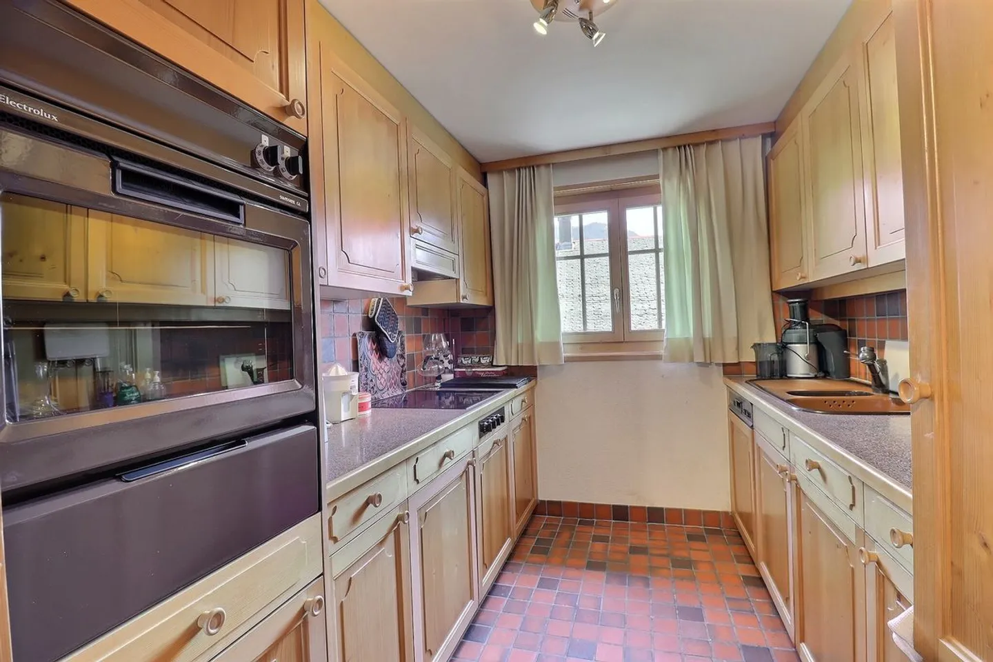 Charming Apartment with Balcony - Photo 7 of 13