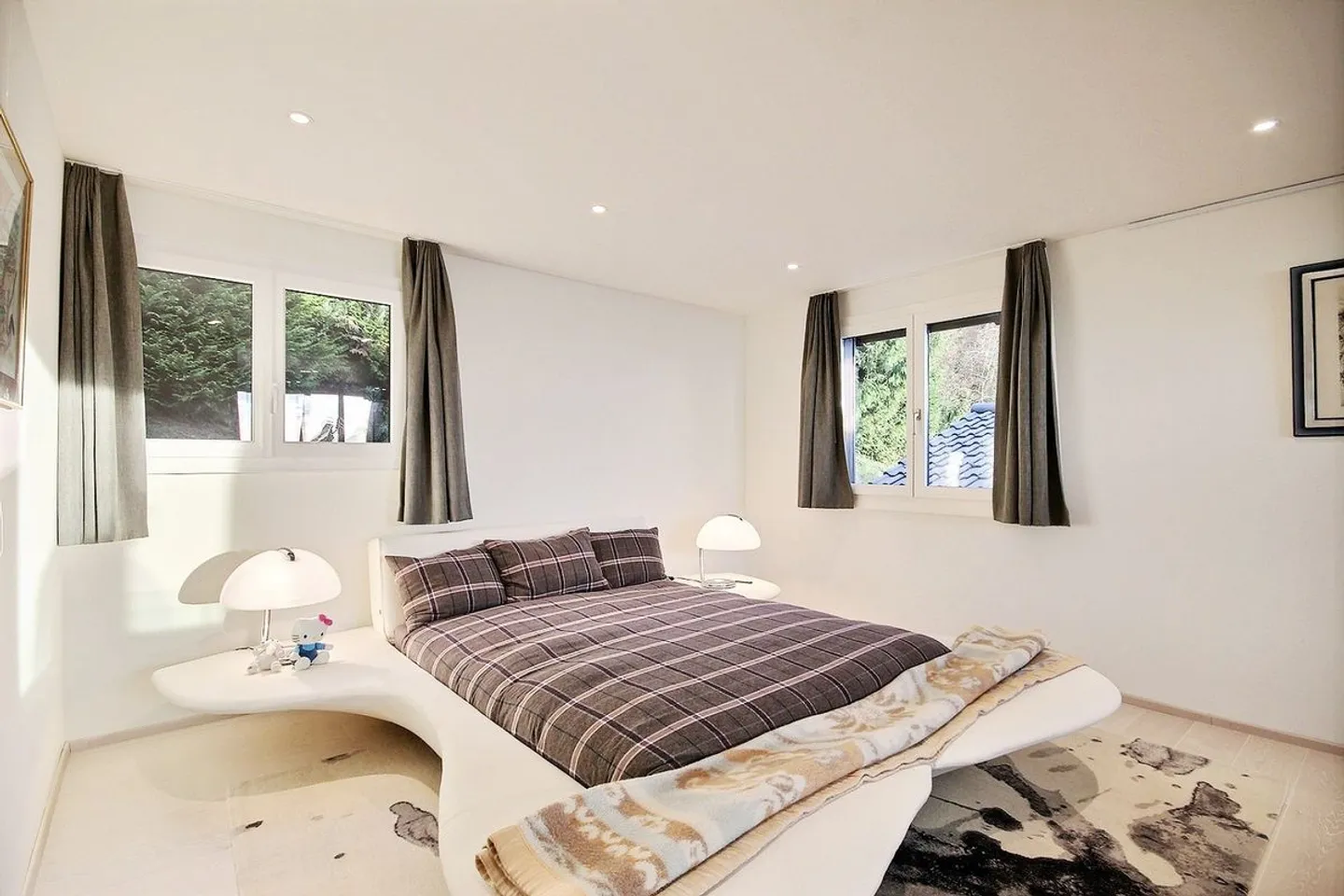 SUPERB VIEW IN A QUIET RESIDENTIAL AREA - Photo 12 of 13