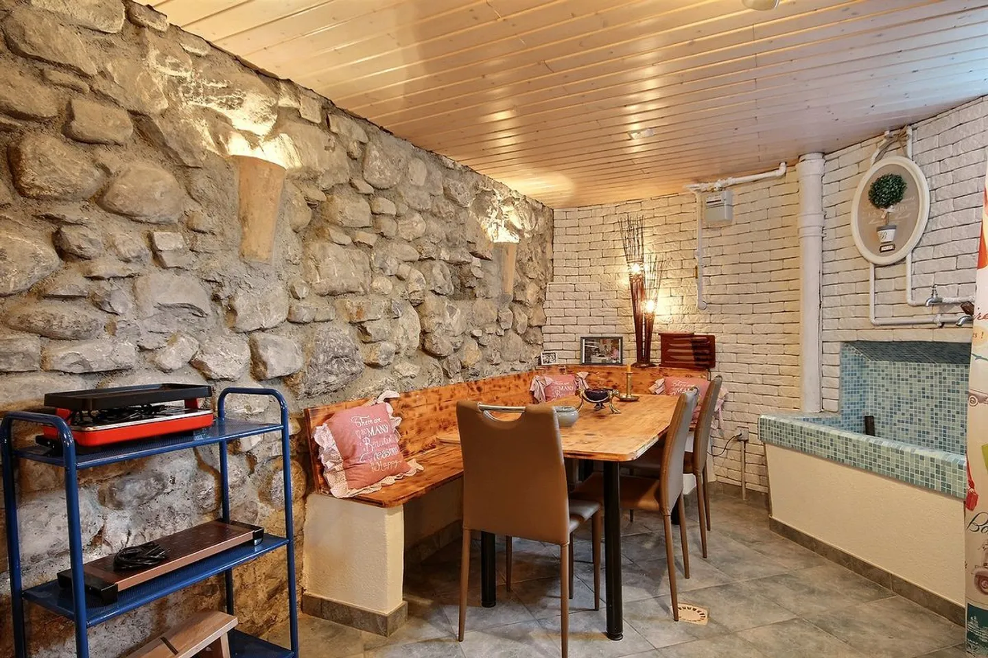 UNIQUE CACHET IN THE CITY CENTER - Photo 6 of 8