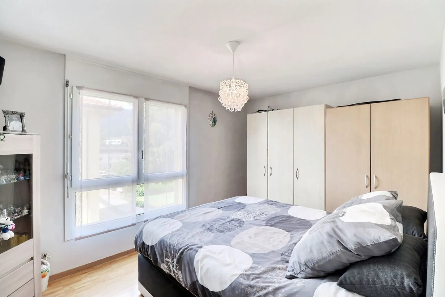 SPACIOUS 5.5-ROOM DUPLEX IN A QUIET NEIGHBORHOOD - Photo 6 of 13