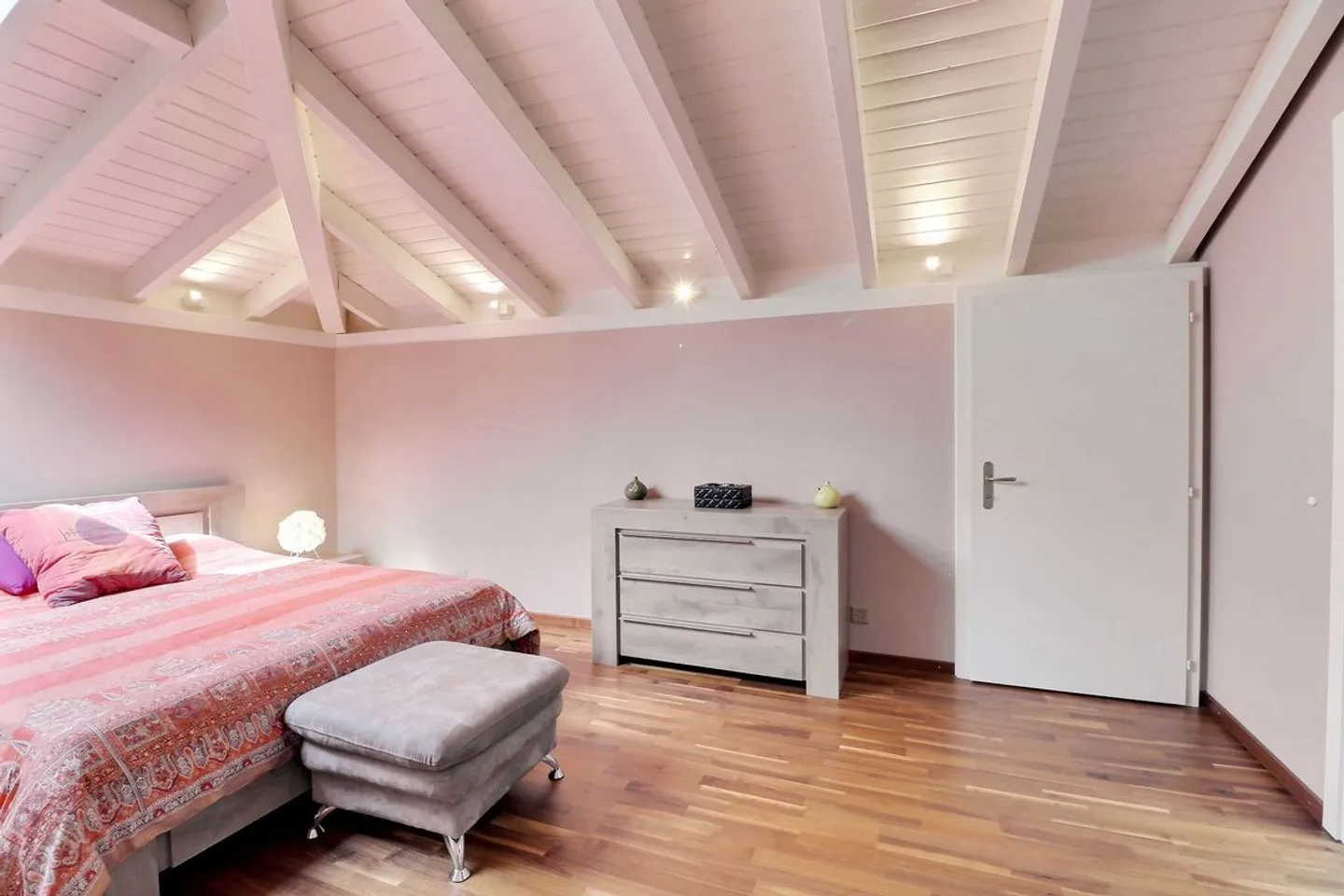 SPACIOUS 5.5-ROOM DUPLEX IN A QUIET NEIGHBORHOOD - Photo 9 of 13