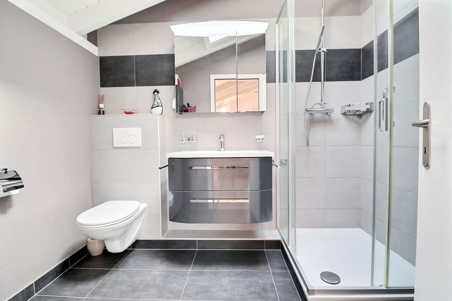 SPACIOUS 5.5-ROOM DUPLEX IN A QUIET NEIGHBORHOOD - Photo 13 of 13