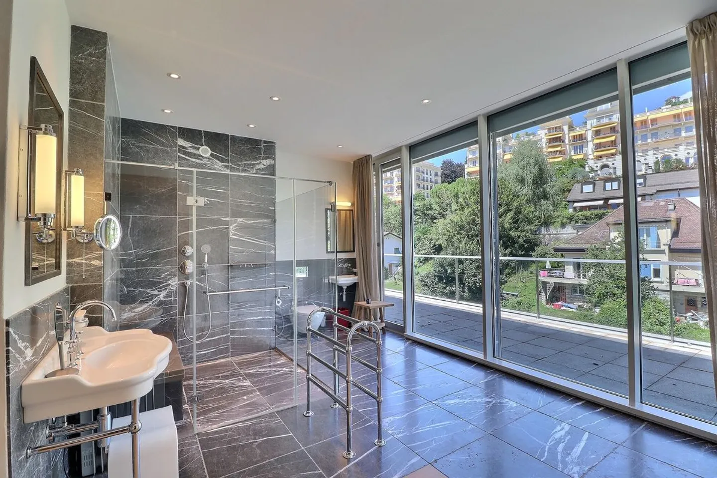 ATTICO ECCEZIONALE - VISTA A 180° - Foto 10 di 13