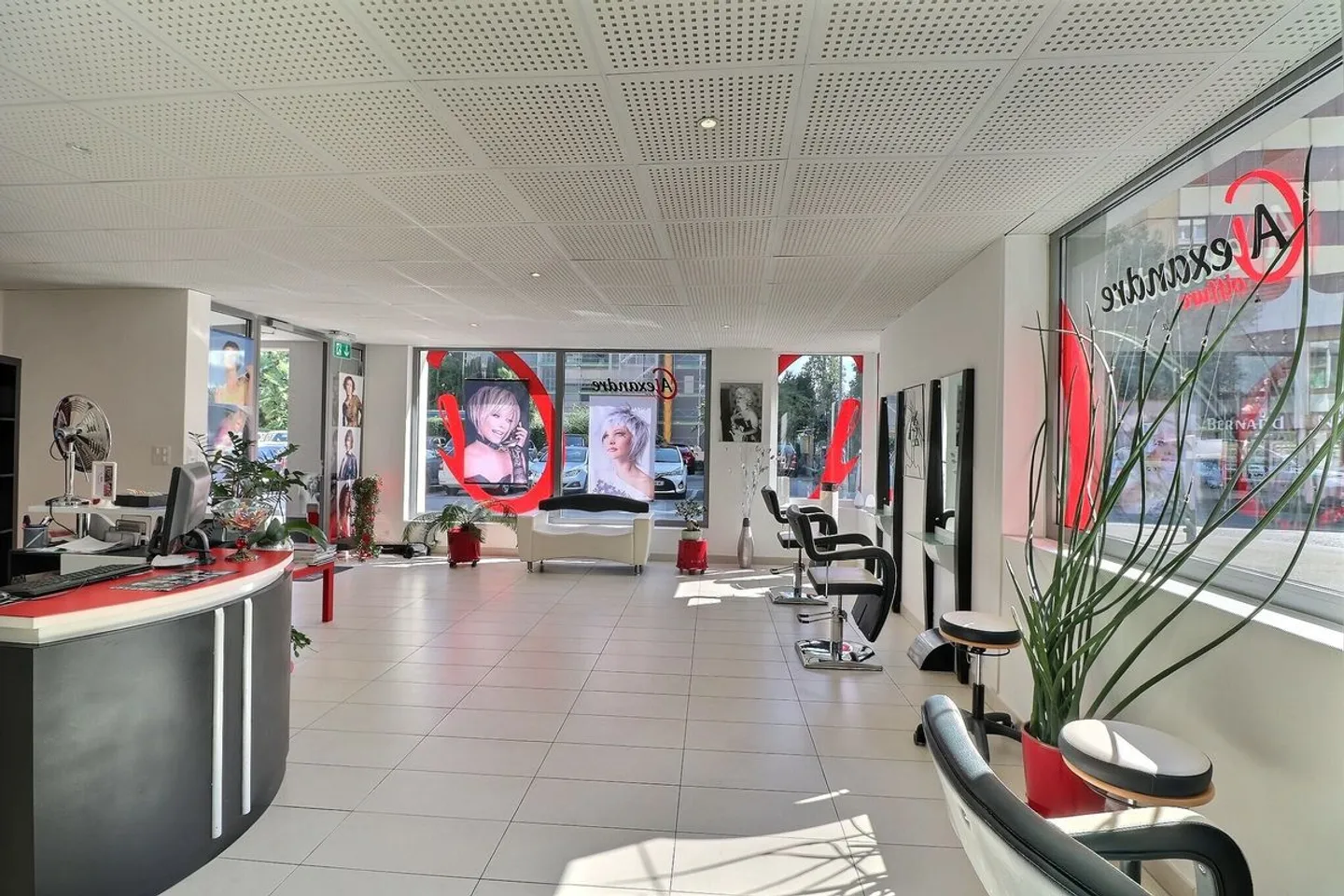 BEL LOCALE COMMERCIALE IDEALMENTE SITUATO NEL CENTRO DI MONTREUX CON OTTIMA VISIBILITÀ - Foto 6 di 9