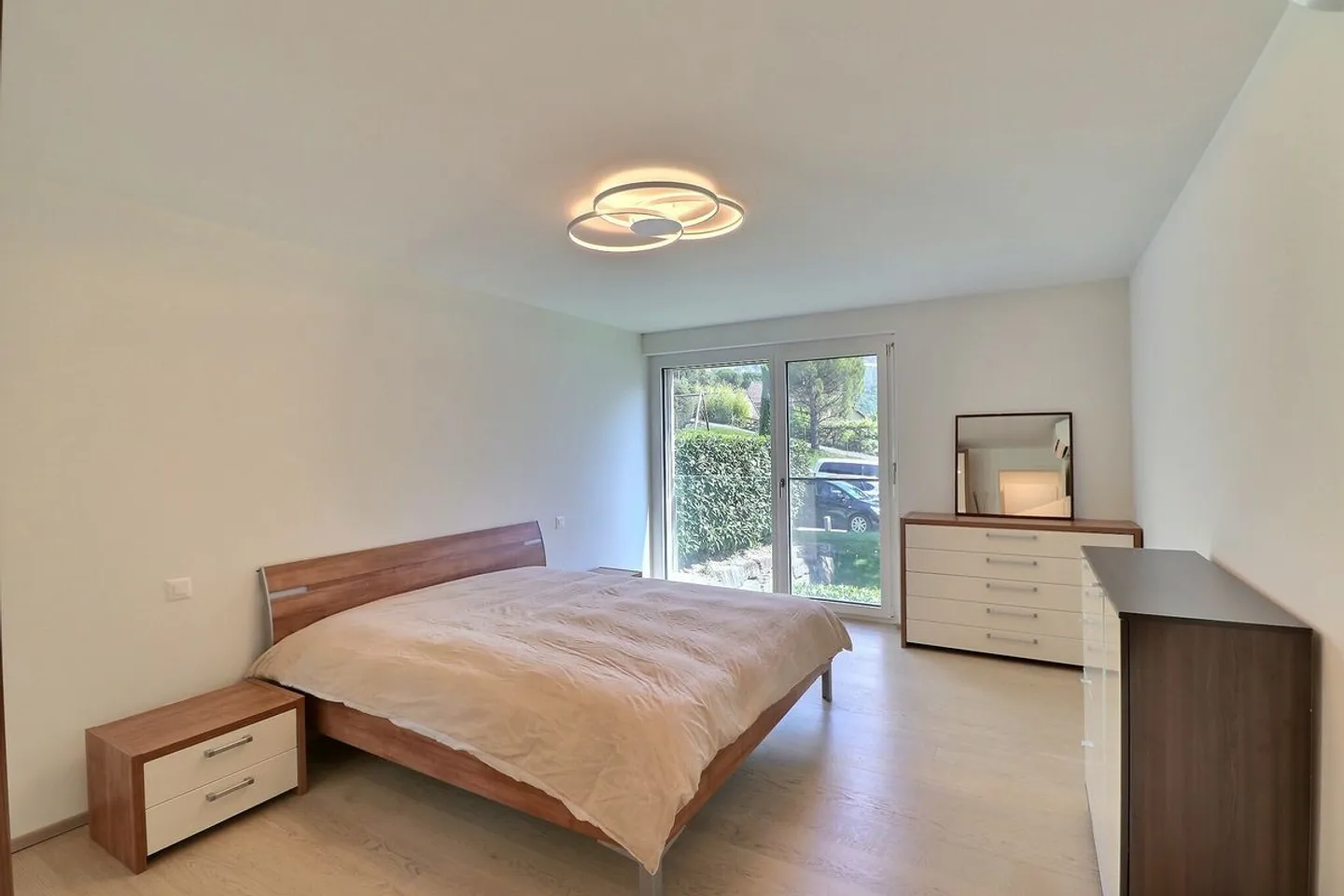 Appartement Éblouissant avec Vue sur le Lac - Photo 11 sur 13