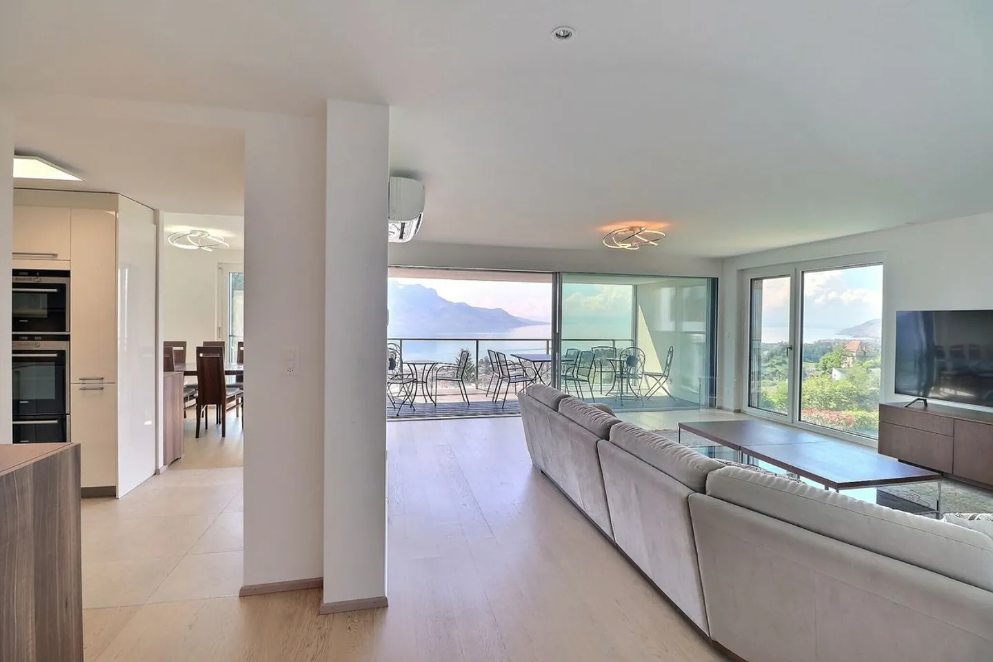 Appartement Éblouissant avec Vue sur le Lac - Photo 7 sur 13