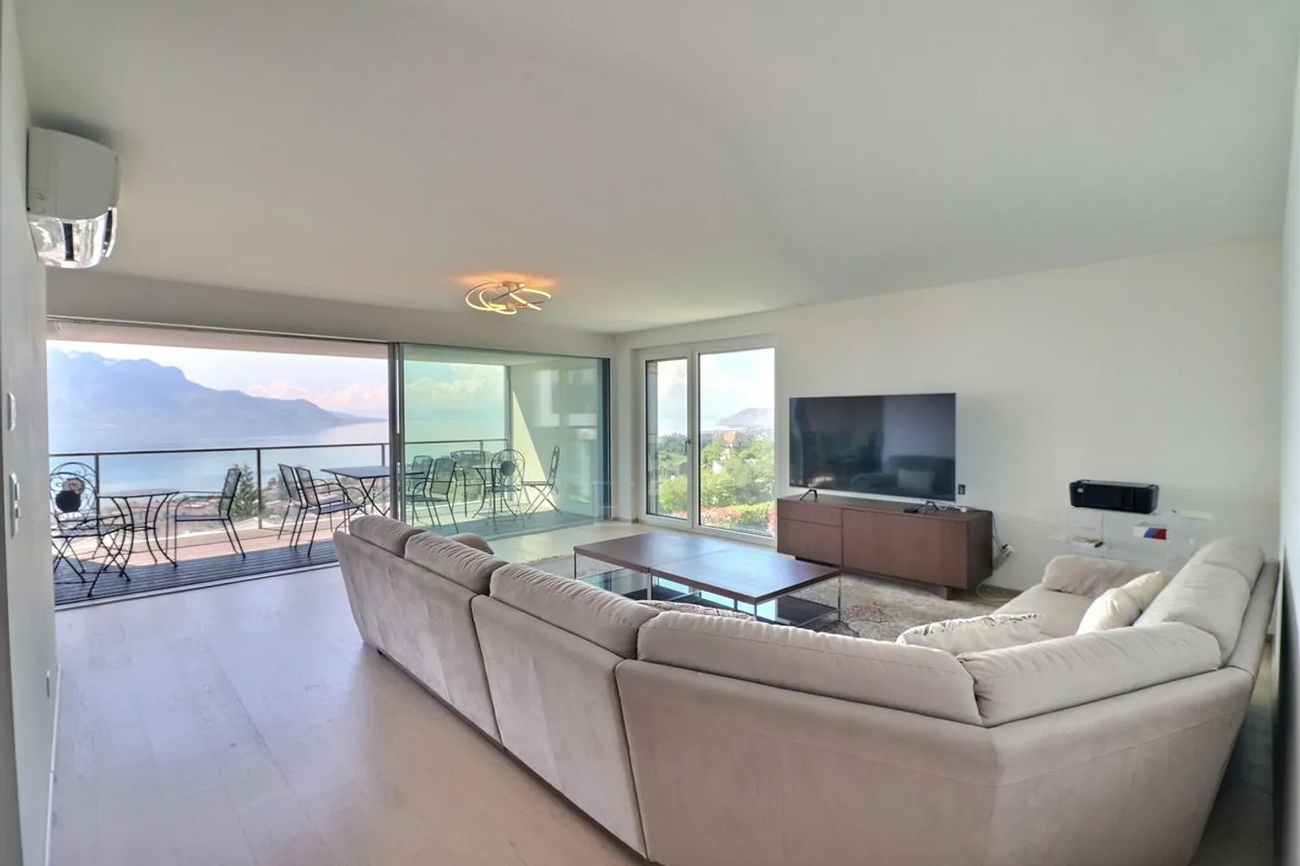 Appartement Éblouissant avec Vue sur le Lac - Photo 6 sur 13