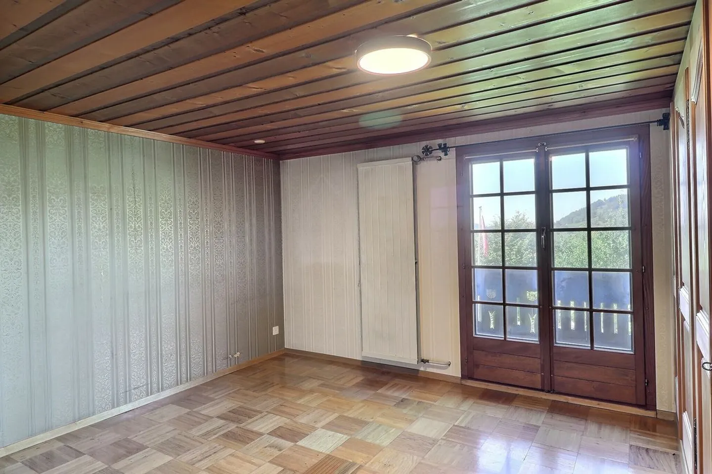 CHANCE ZU NUTZEN: SCHÖNES CHALET MIT 5,5 ZIMMERN UND SCHÖNEM AUSBLICK IN RUHIGER LAGE - Foto 12 von 13