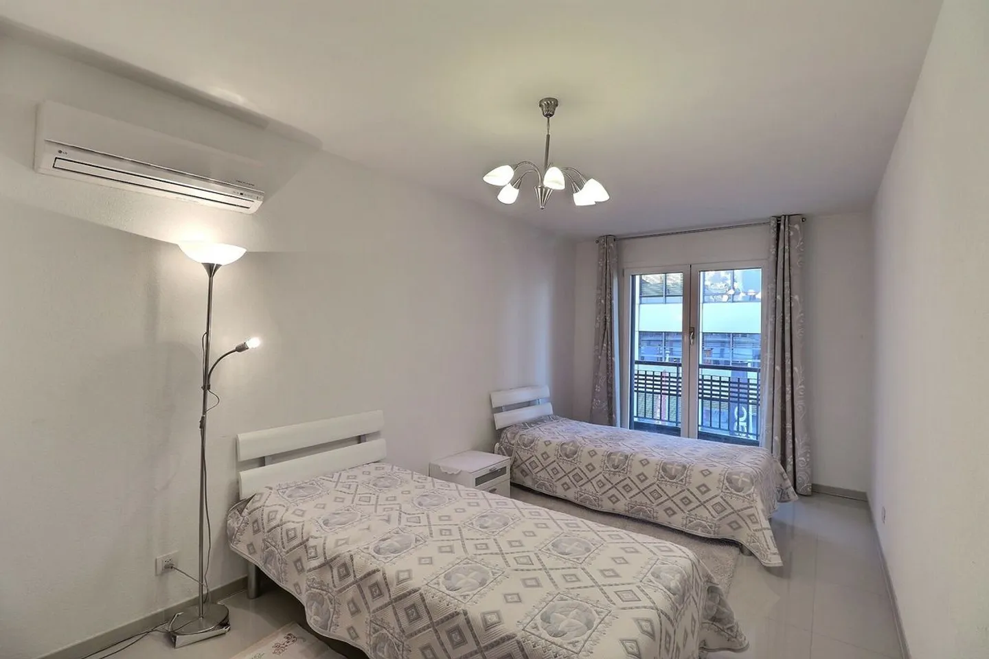 Appartamento spazioso con vista lago - Foto 10 di 13