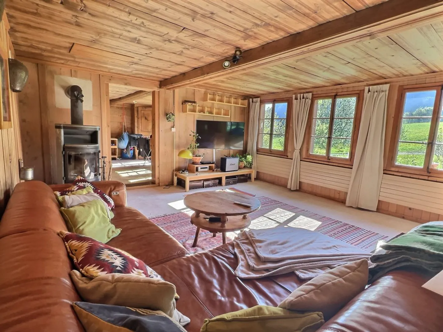 Rara opportunità di un antico chalet in vendita a Château-d'Oex - Foto 2 di 13