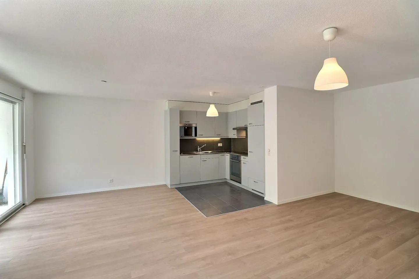 JOLI APPARTEMENT DE 4,5 PIECES RENOVE AVEC UNE TERRASSE ET UN JARDIN - Foto 7 von 13