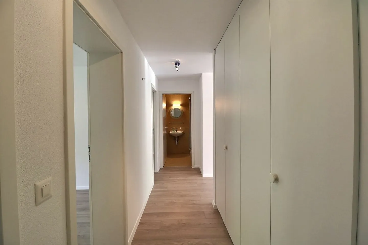 JOLI APPARTEMENT DE 4,5 PIECES RENOVE AVEC UNE TERRASSE ET UN JARDIN - Foto 10 von 13