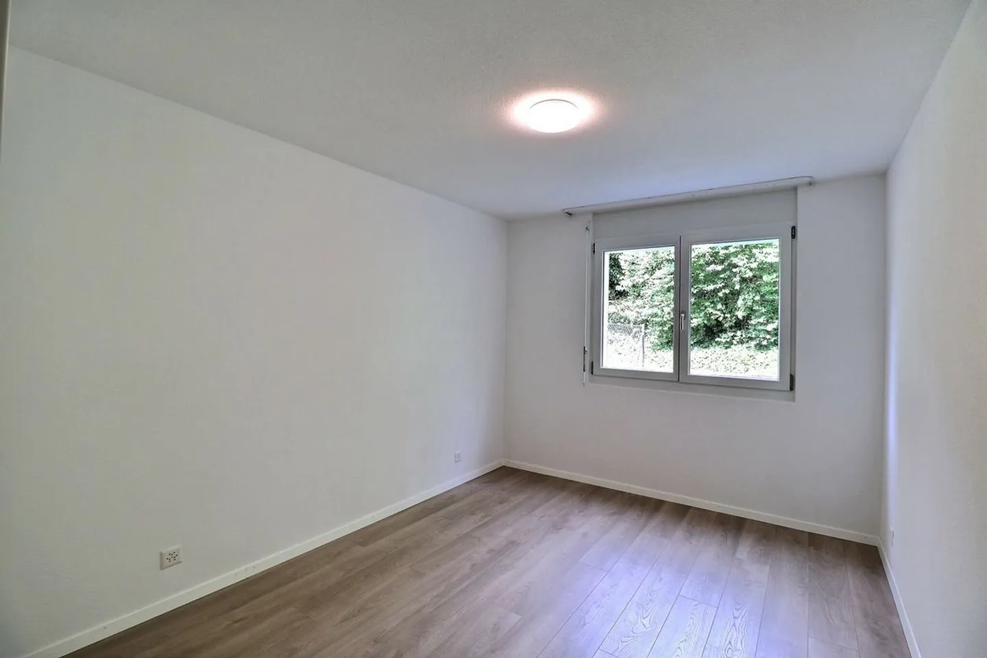 JOLI APPARTEMENT DE 4,5 PIECES RENOVE AVEC UNE TERRASSE ET UN JARDIN - Foto 13 von 13