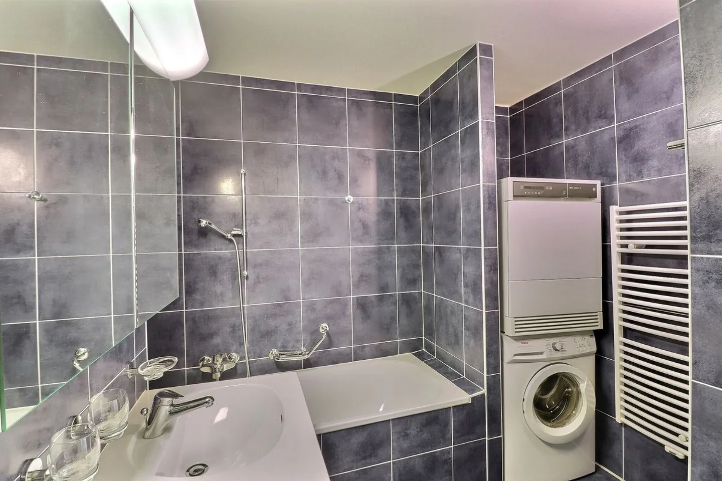 JOLI APPARTEMENT DE 4,5 PIECES RENOVE AVEC UNE TERRASSE ET UN JARDIN - Foto 11 von 13