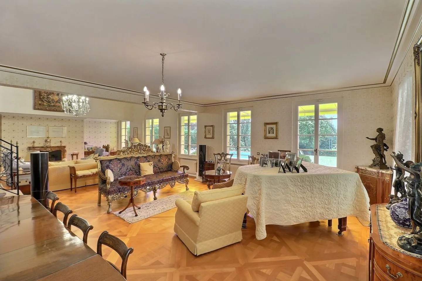 Exceptional Property of 8.5 Rooms South of Lausanne Near the Lake - Photo 4 of 13