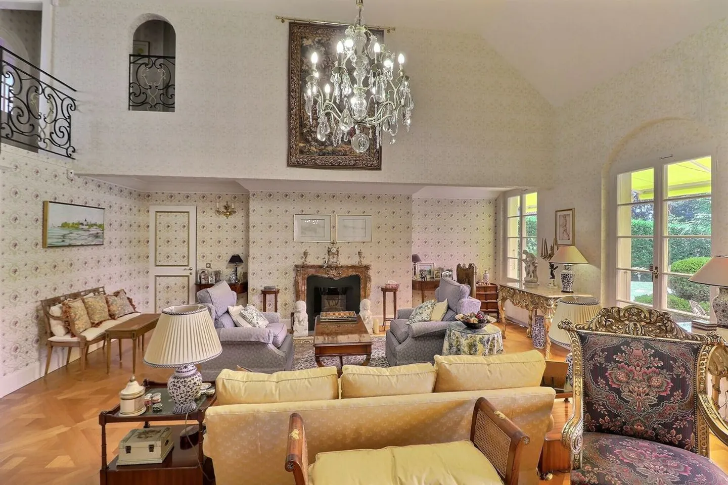 Exceptional Property of 8.5 Rooms South of Lausanne Near the Lake - Photo 5 of 13
