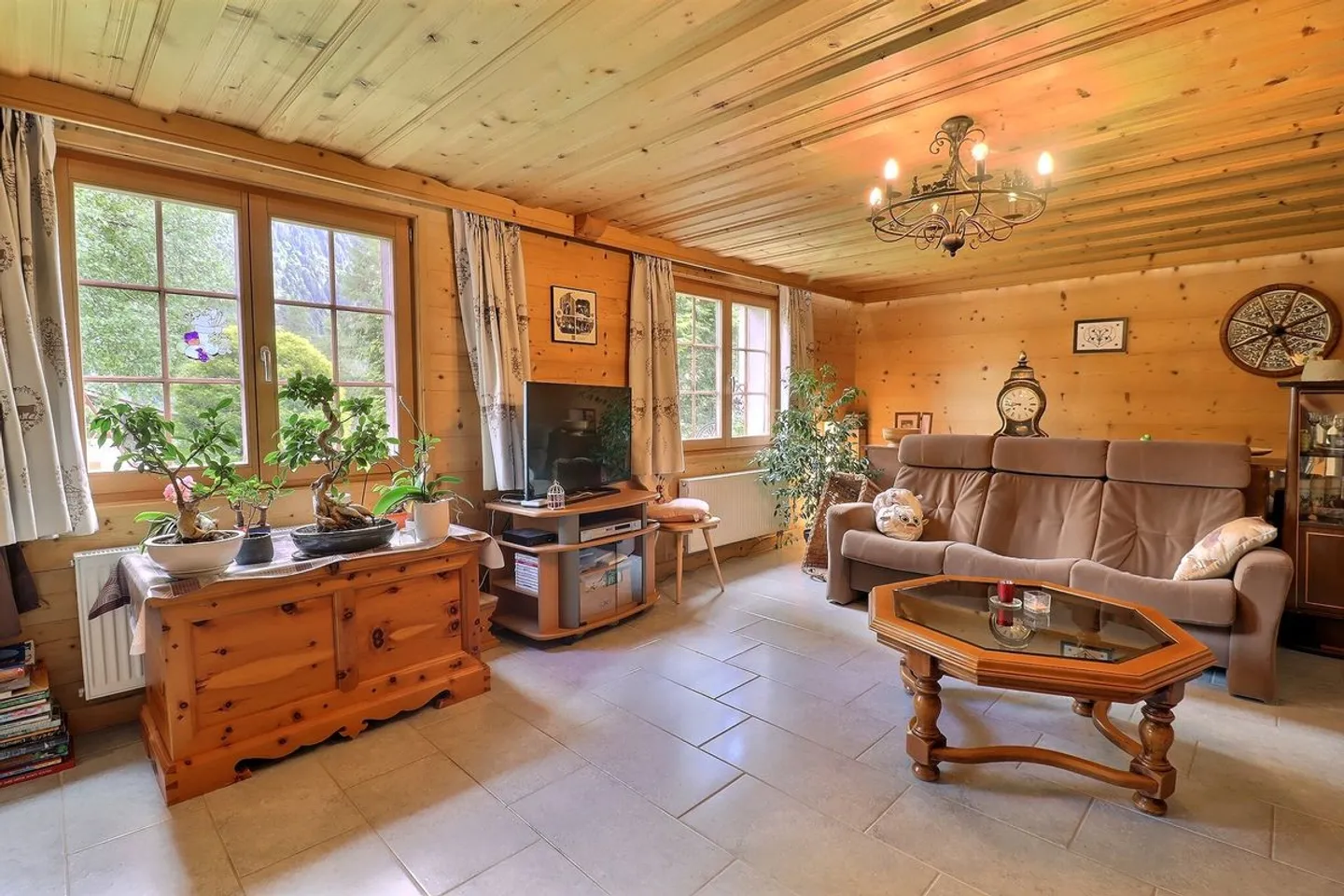 Beautiful chalet for sale in Rossinière - Photo 4 of 13