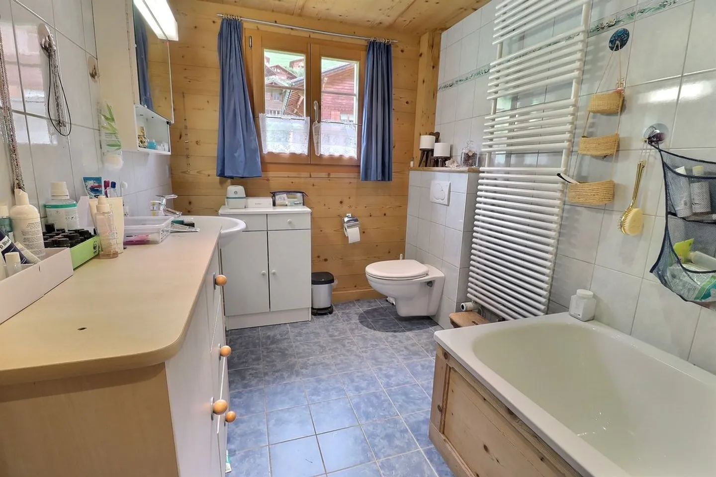 Beautiful chalet for sale in Rossinière - Photo 9 of 13